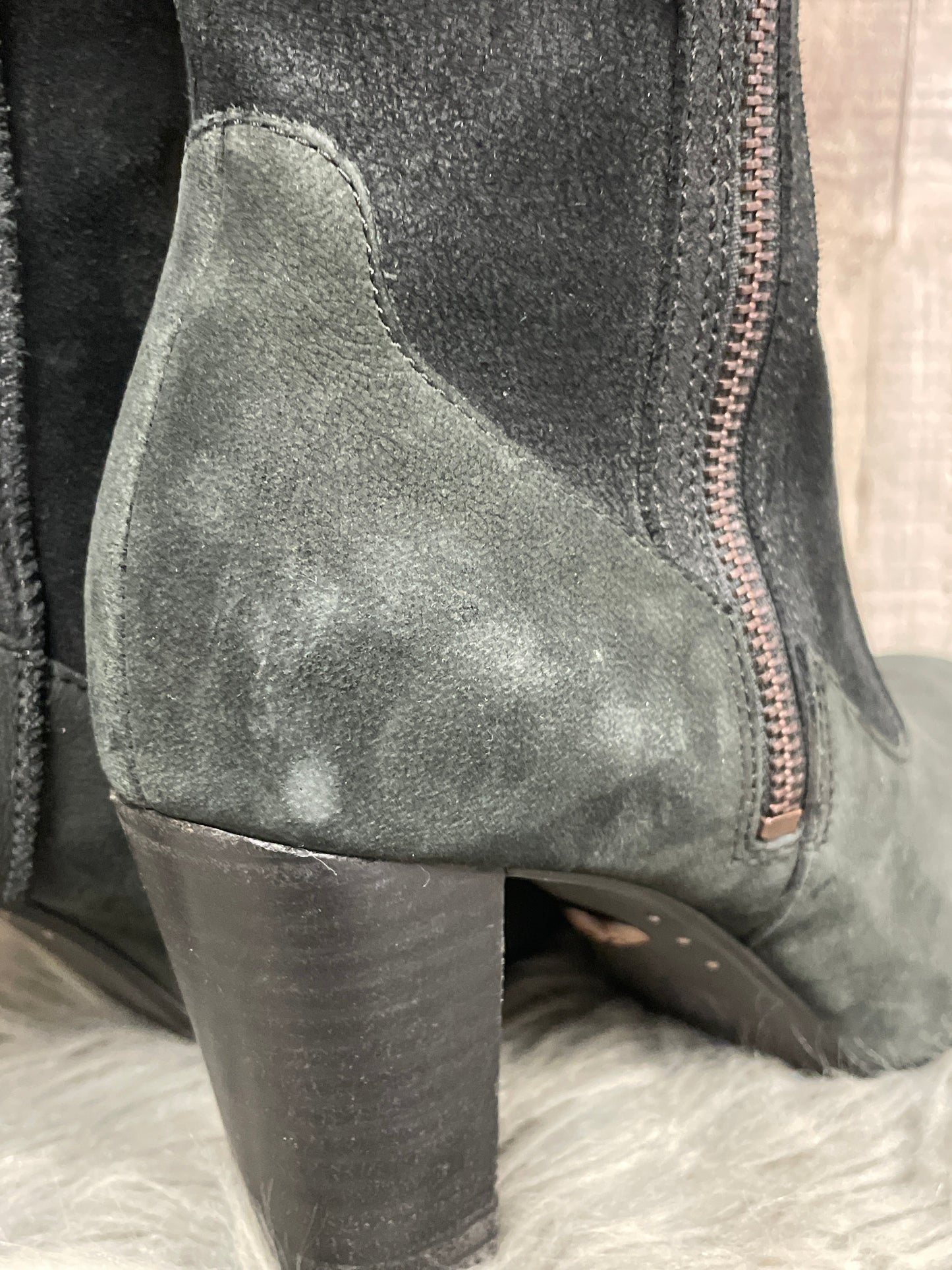 Boots Designer By Ugg In Black, Size: 7.5