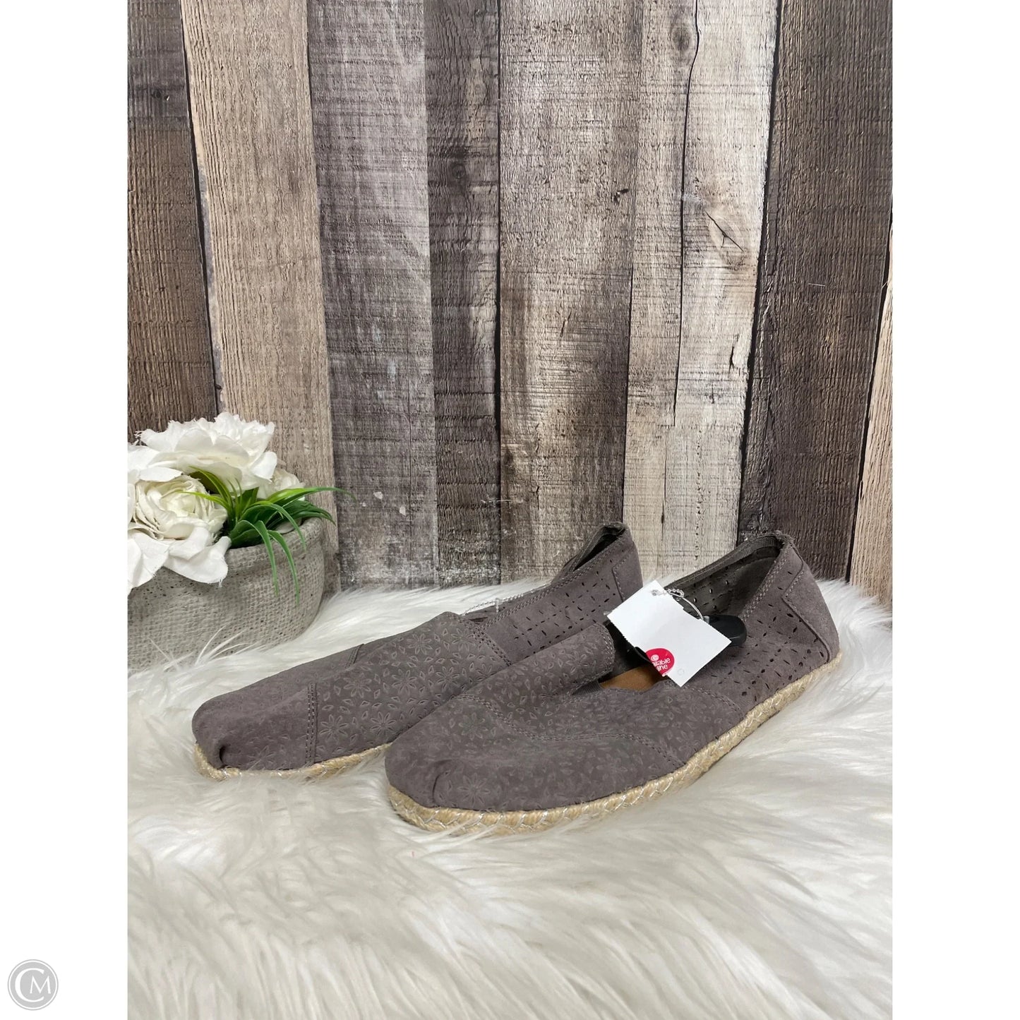 Shoes Flats By Toms In Grey, Size: 10