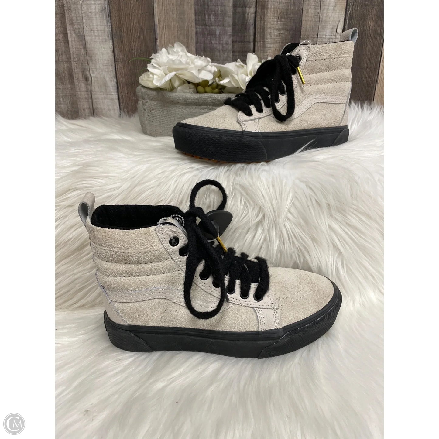 Shoes Sneakers By Vans In Cream, Size: 7.5