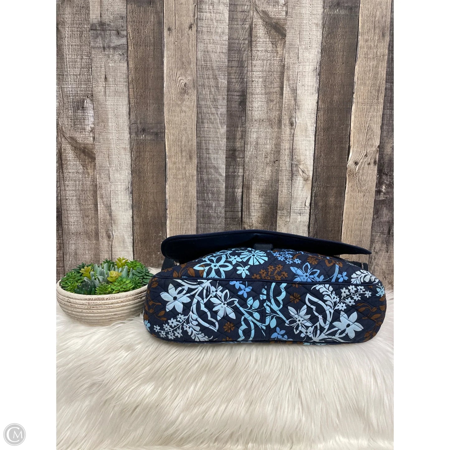 Handbag By Vera Bradley, Size: Large