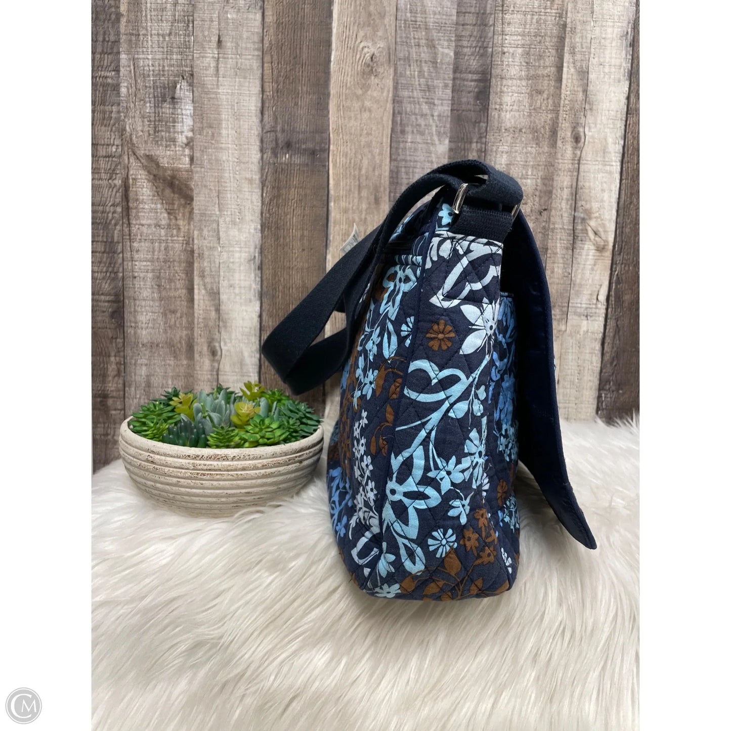 Handbag By Vera Bradley, Size: Large