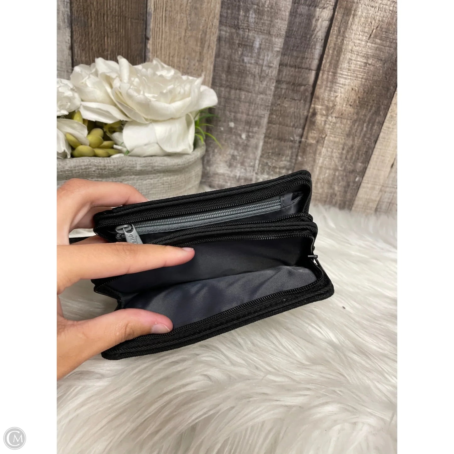 Wristlet By Vera Bradley, Size: Small