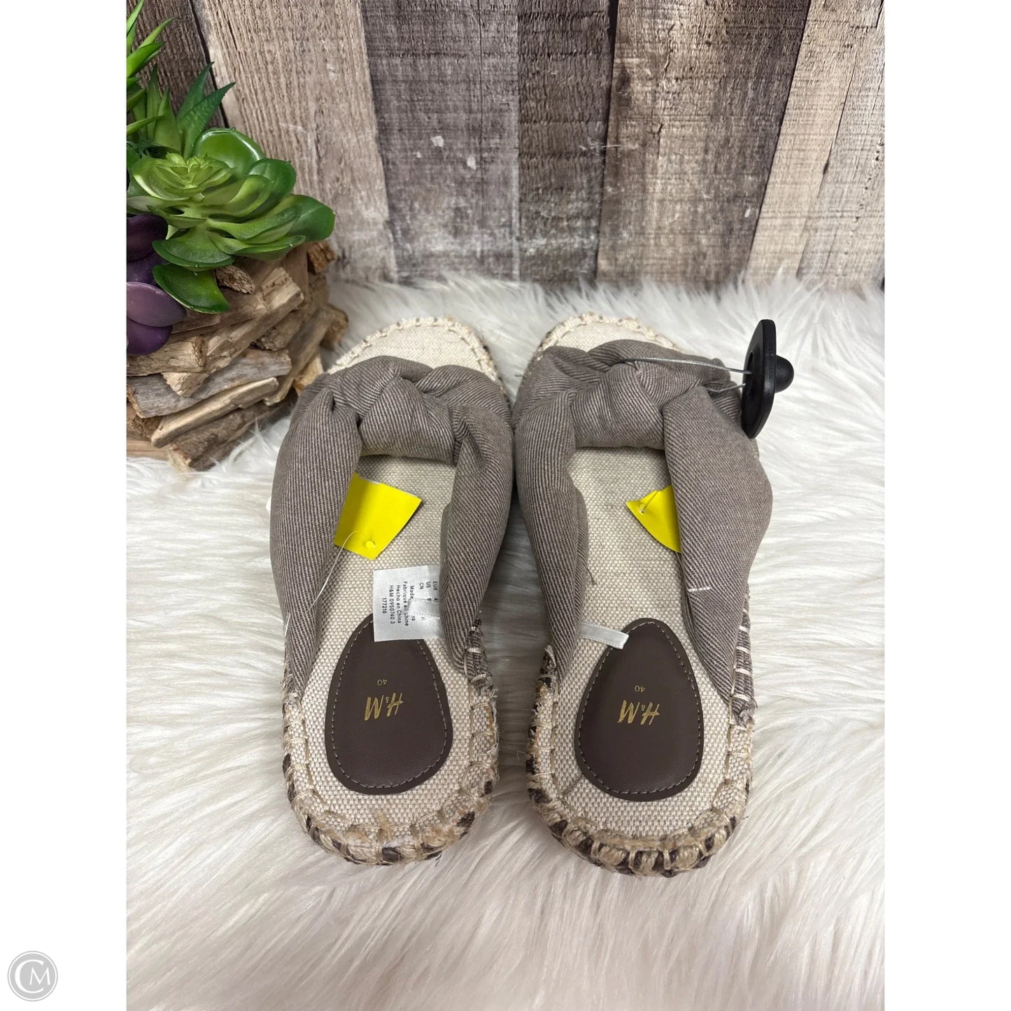 Sandals Flats By H&m In Brown & Cream, Size: 8.5