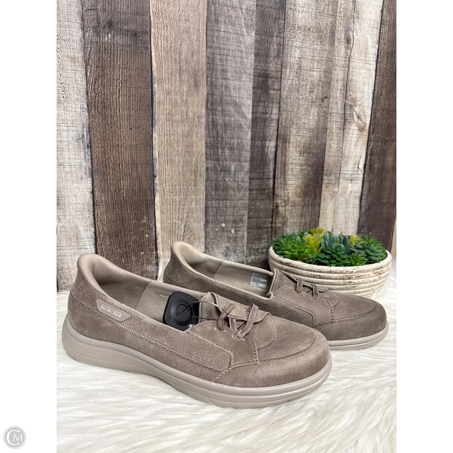 Shoes Sneakers By Skechers In Taupe, Size: 7.5