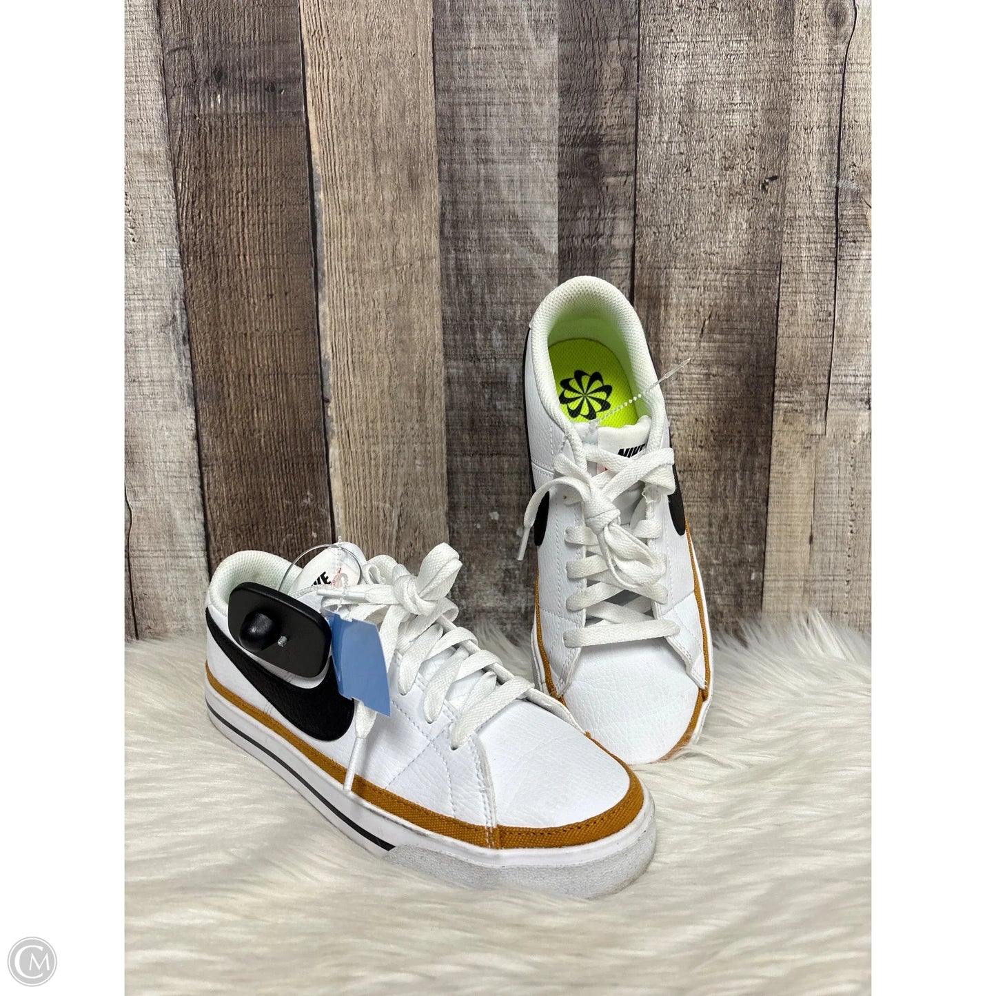 Shoes Athletic By Nike In White, Size: 7.5