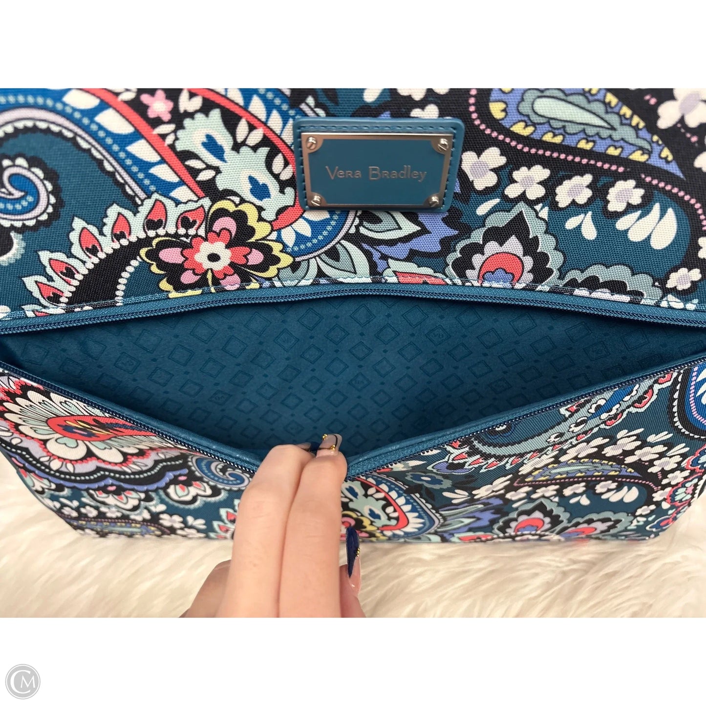 Luggage By Vera Bradley, Size: Medium