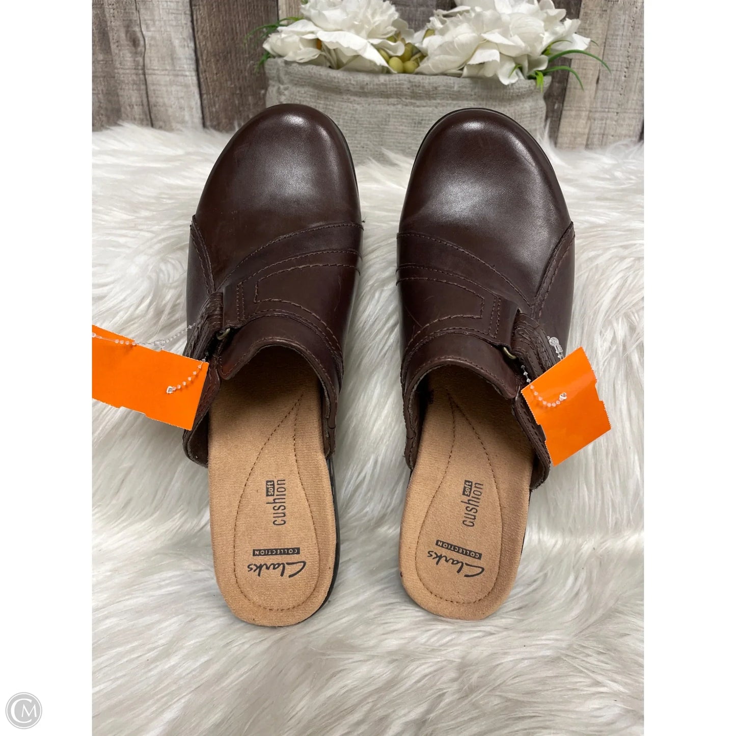 Shoes Flats By Clarks In Brown, Size: 9