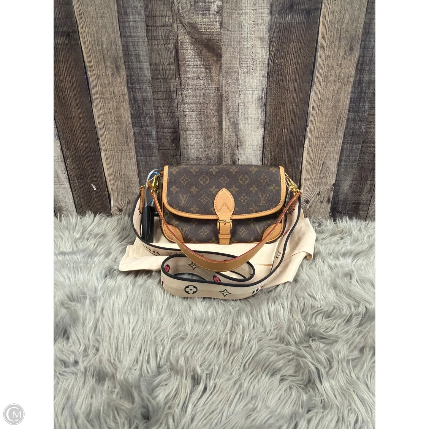 Crossbody Luxury Designer By Louis Vuitton, Size: Medium