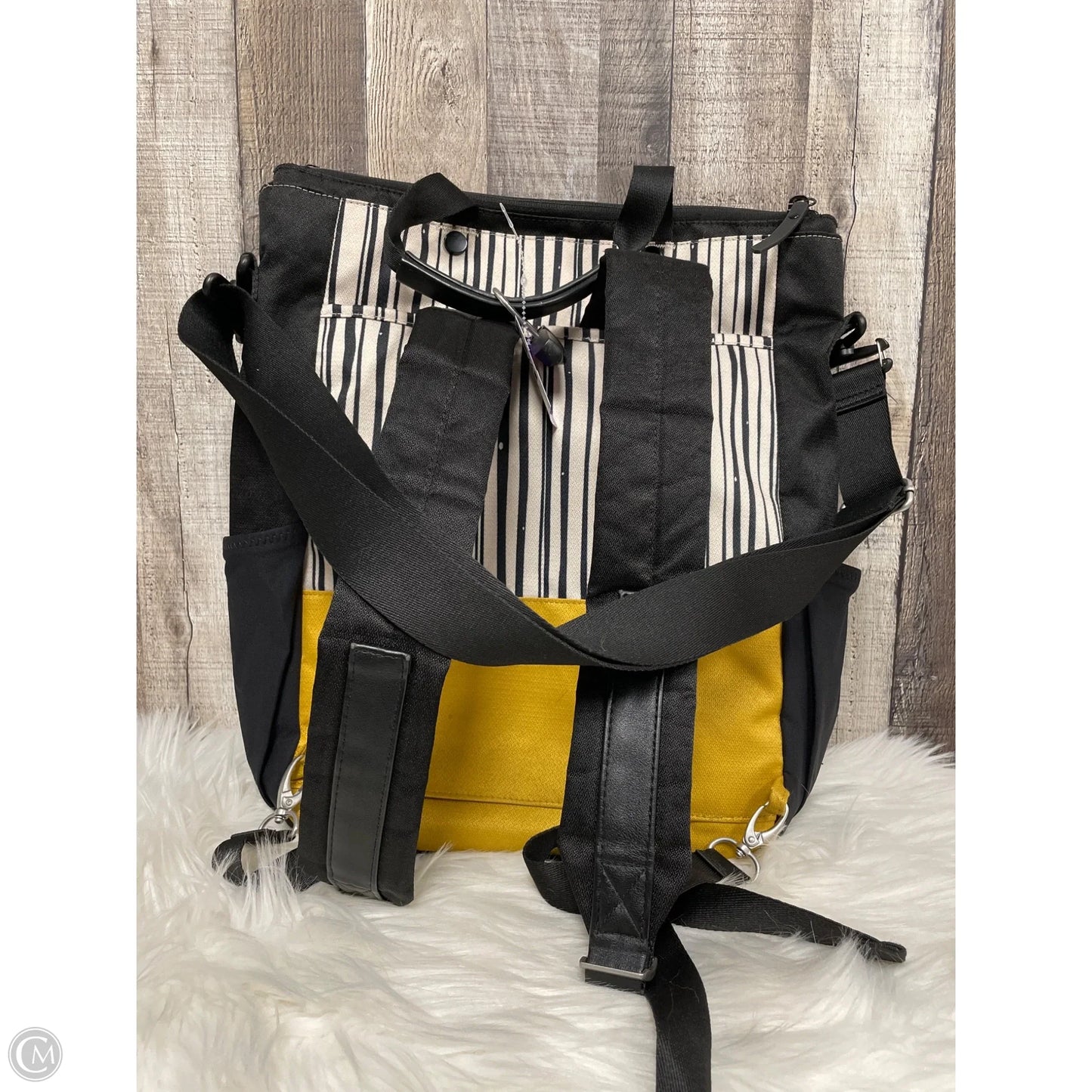 Backpack By Sherpani, Size: Large