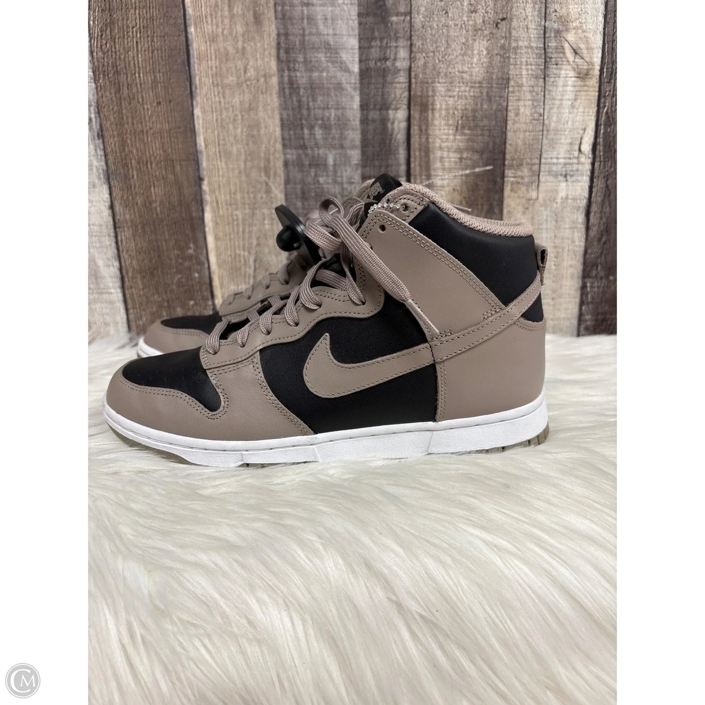 Shoes Athletic By Nike In Taupe, Size: 9