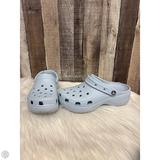 Shoes Flats By Crocs In Blue, Size: 9