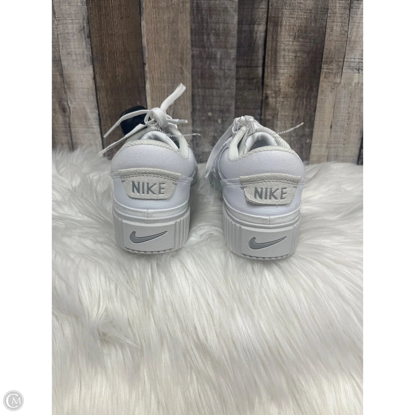 Shoes Athletic By Nike In White, Size: 8