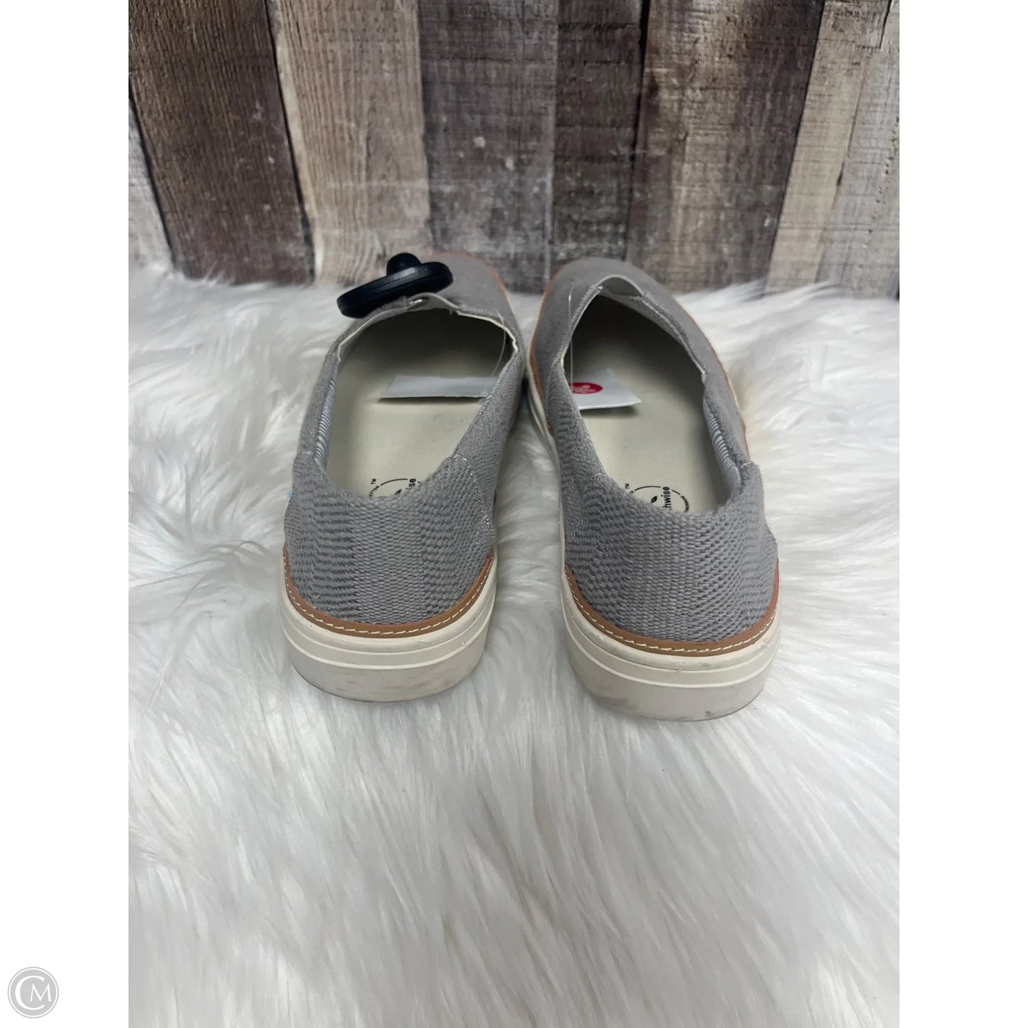 Shoes Flats By Toms In Grey, Size: 9.5