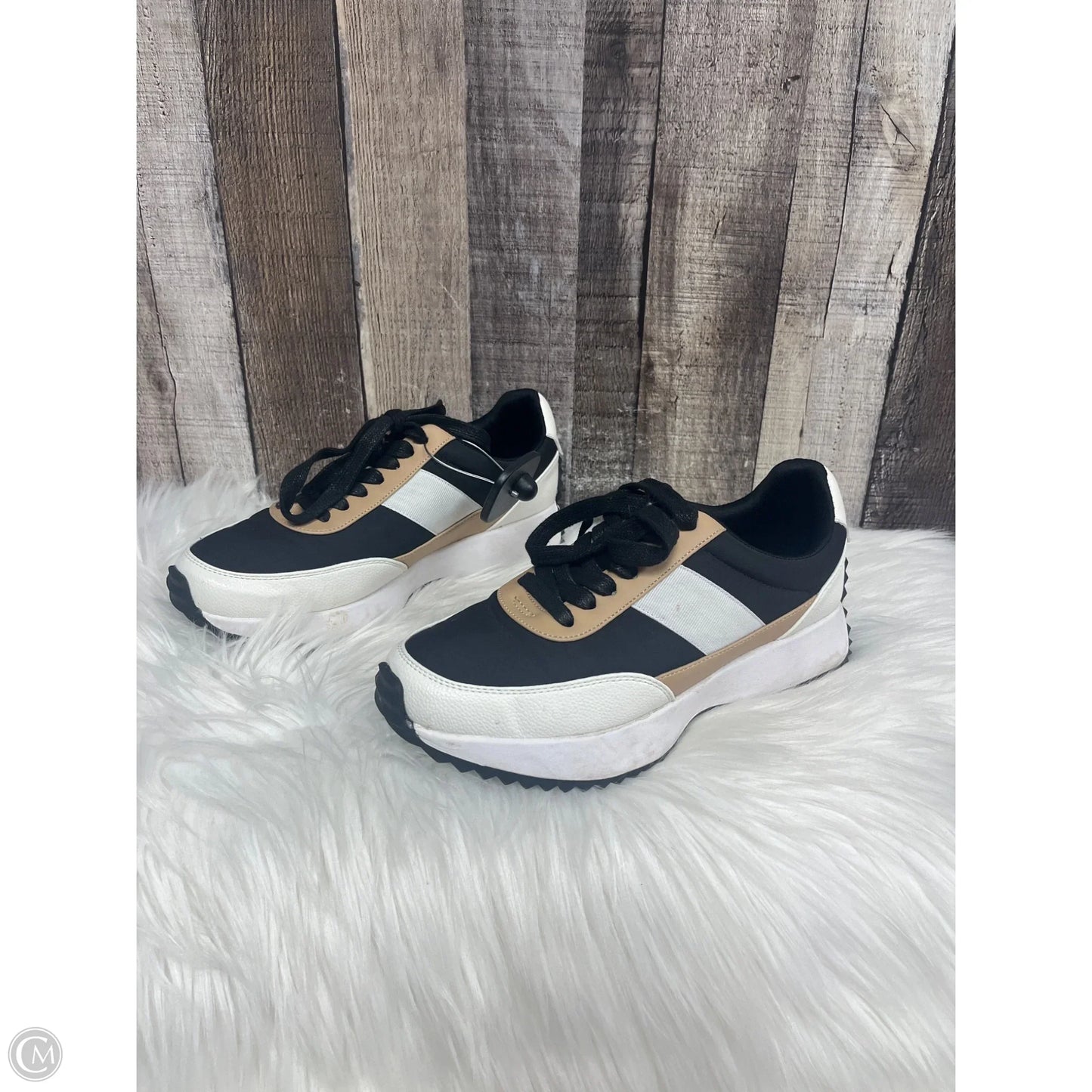 Shoes Sneakers By Dolce Vita In Black & White, Size: 7.5