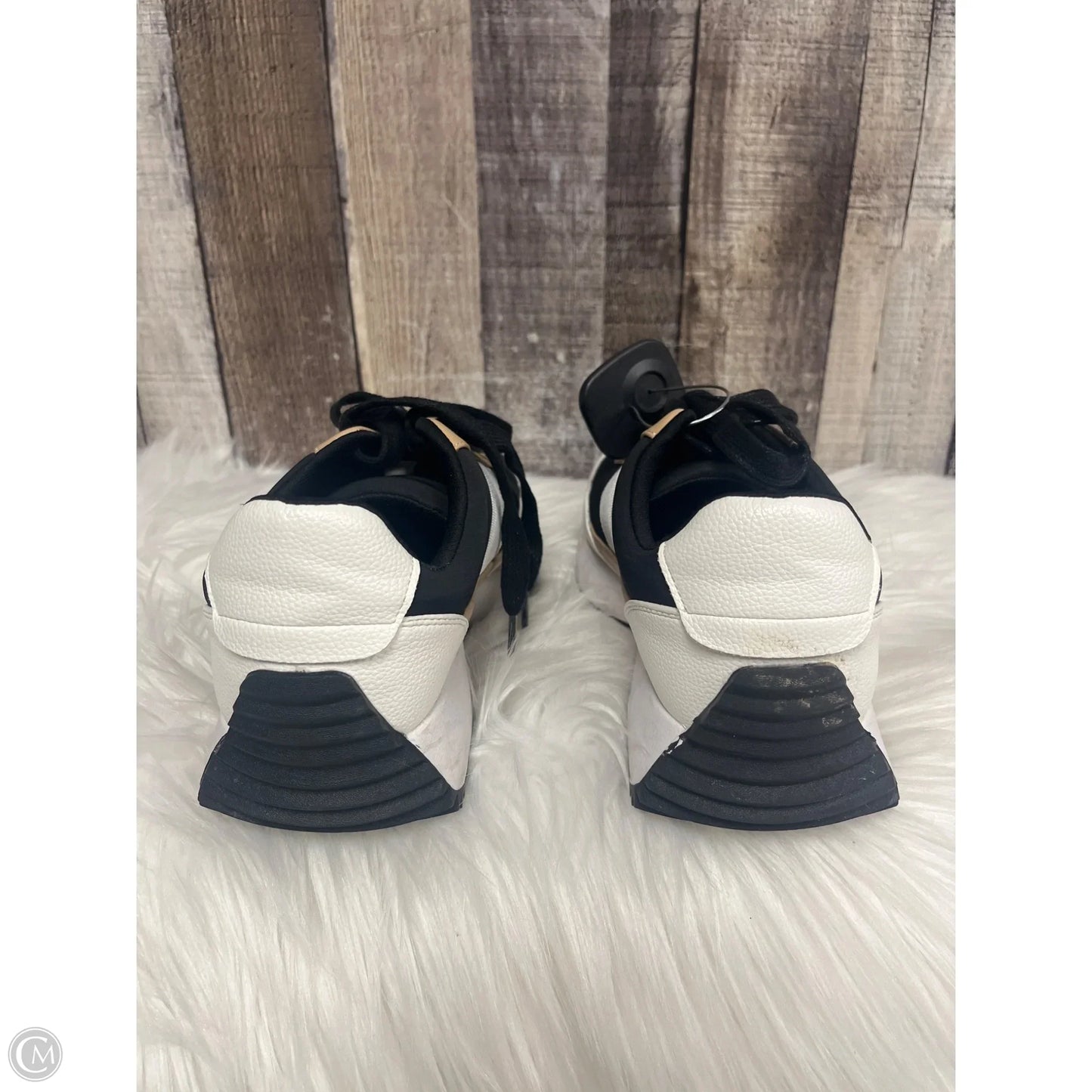 Shoes Sneakers By Dolce Vita In Black & White, Size: 7.5