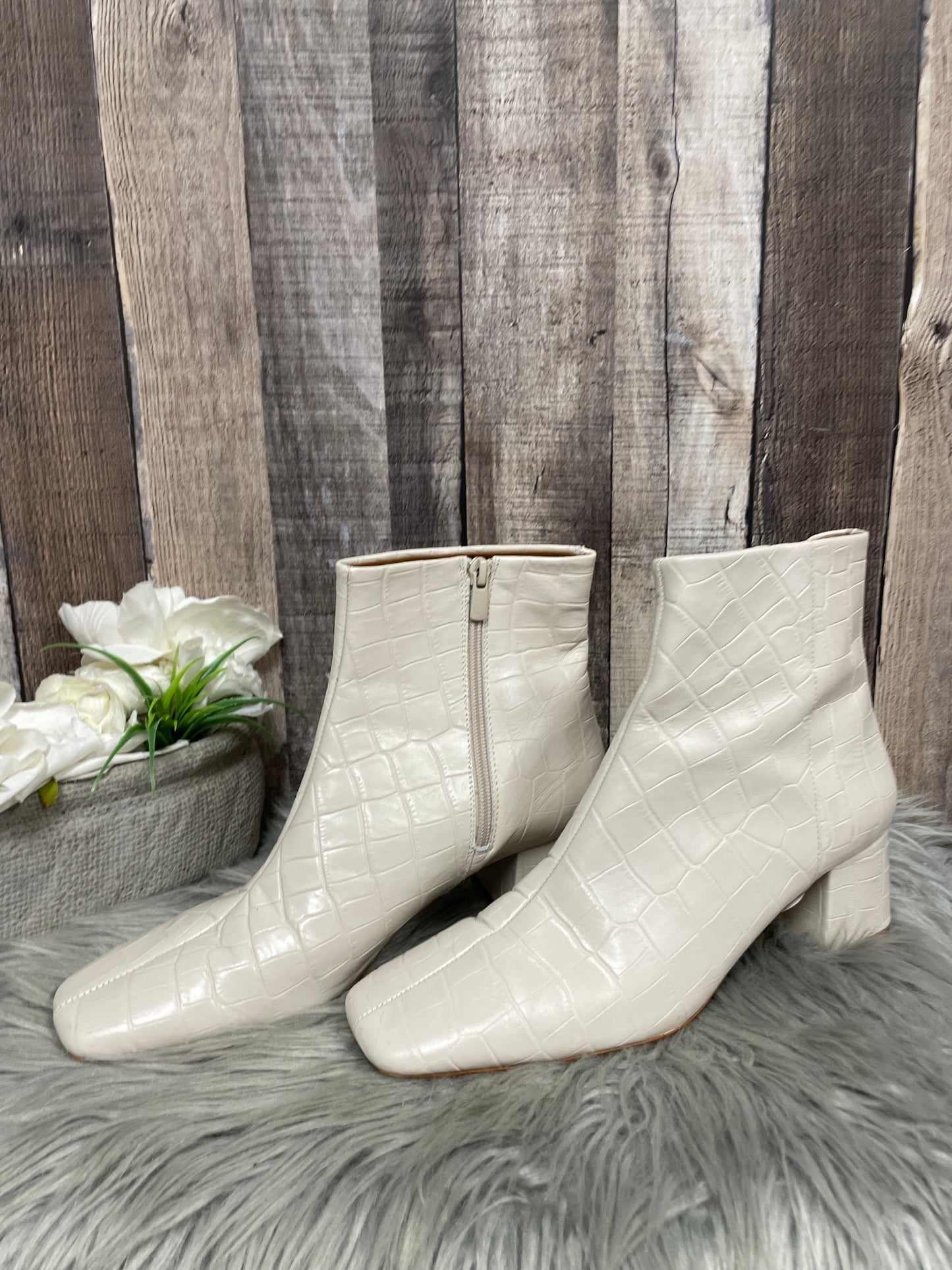 White Boots Ankle Heels Cme, Size 9.5