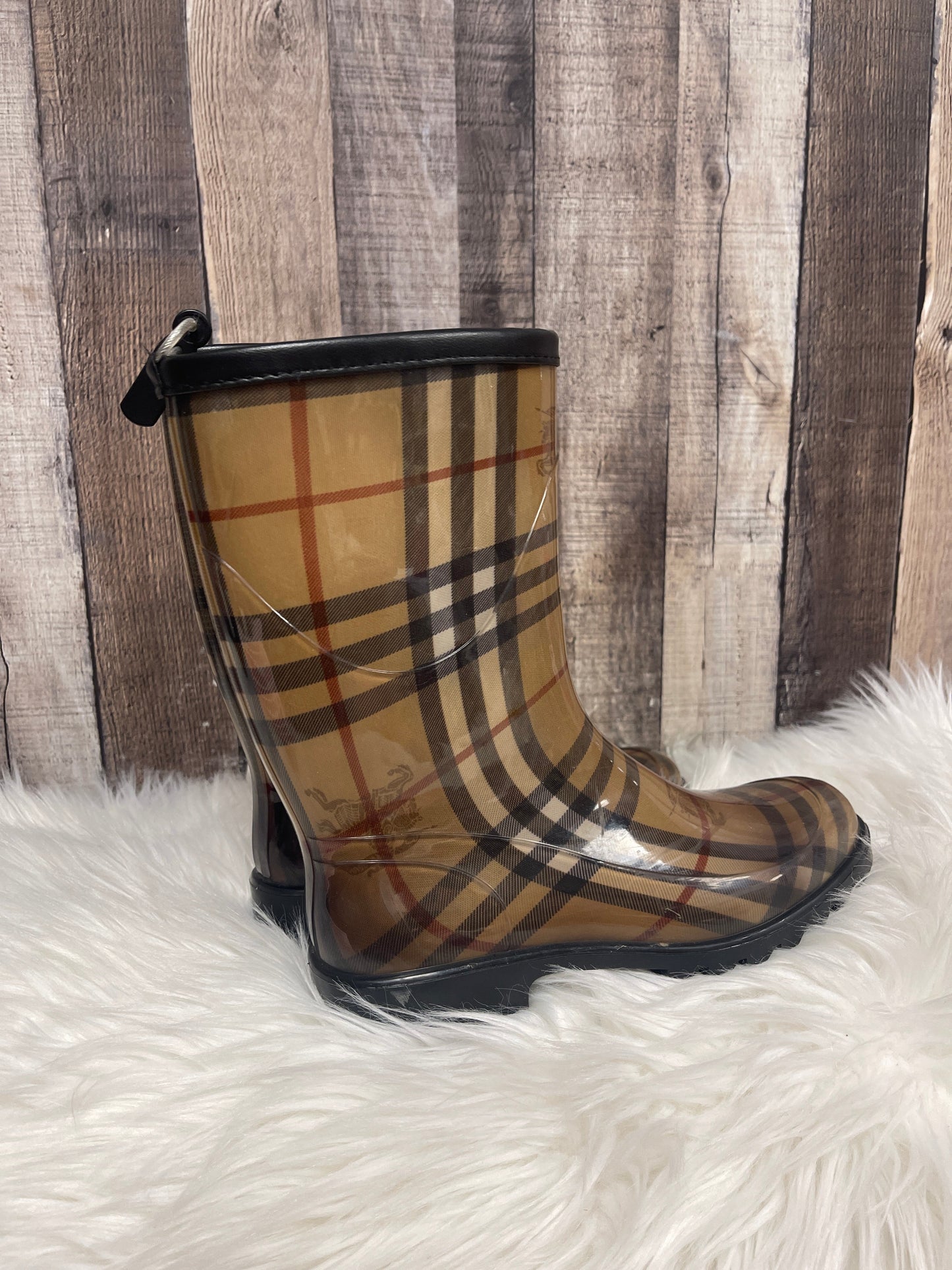 Boots Luxury Designer By Burberry In Plaid Pattern, Size: 6