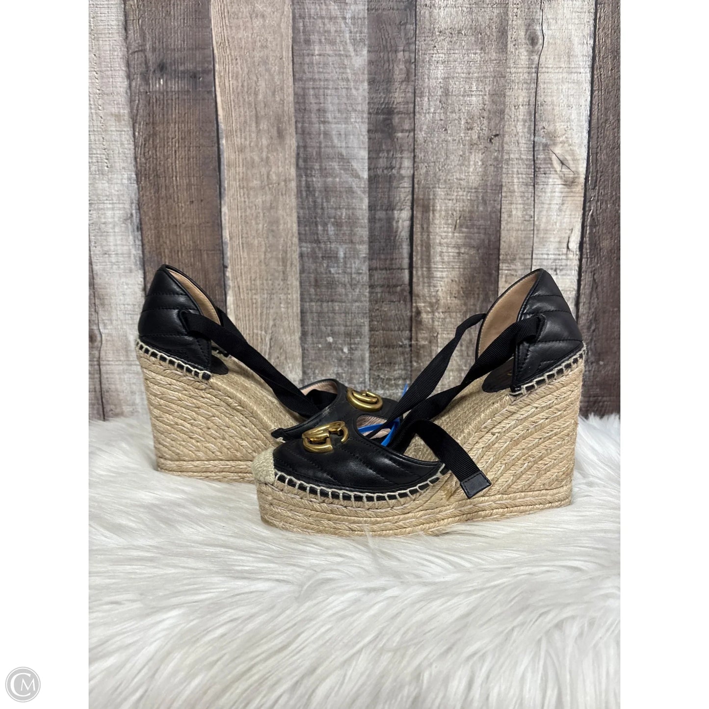 Shoes Luxury Designer By Gucci In Black & Tan, Size: 7.5