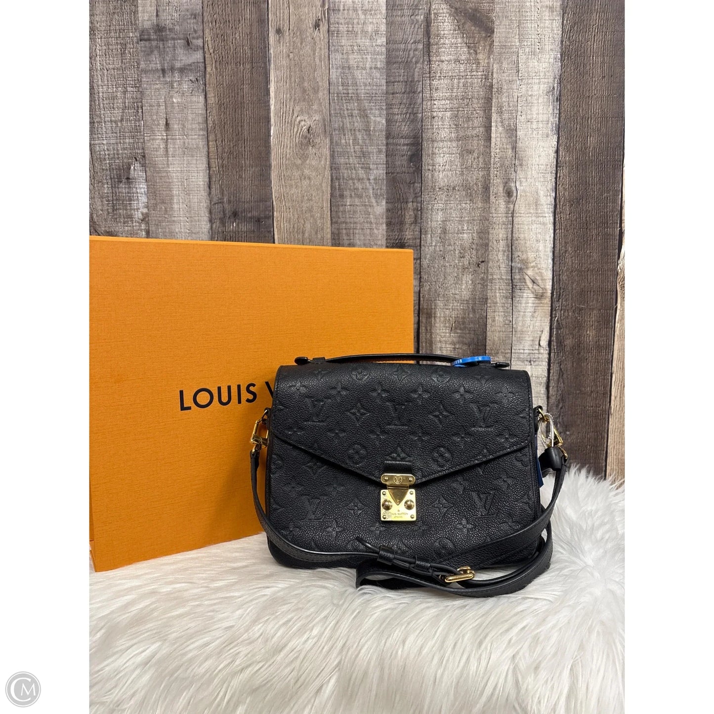 Crossbody Luxury Designer By Louis Vuitton, Size: Medium