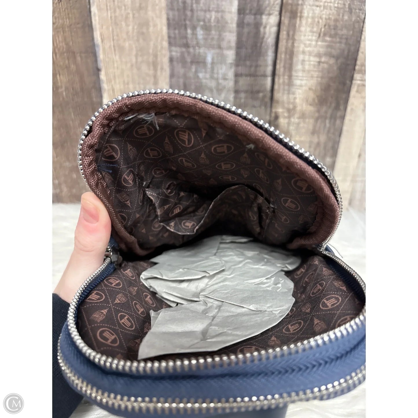 Crossbody By London Fog, Size: Medium