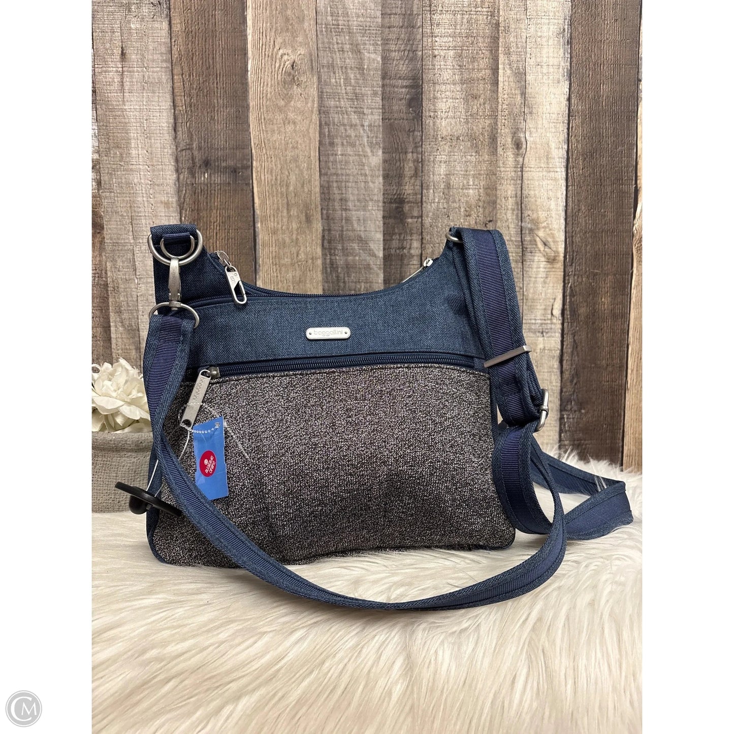 Crossbody By Baggallini, Size: Medium