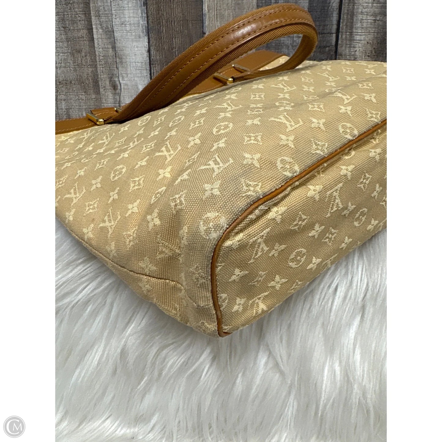 Handbag Luxury Designer By Louis Vuitton, Size: Medium