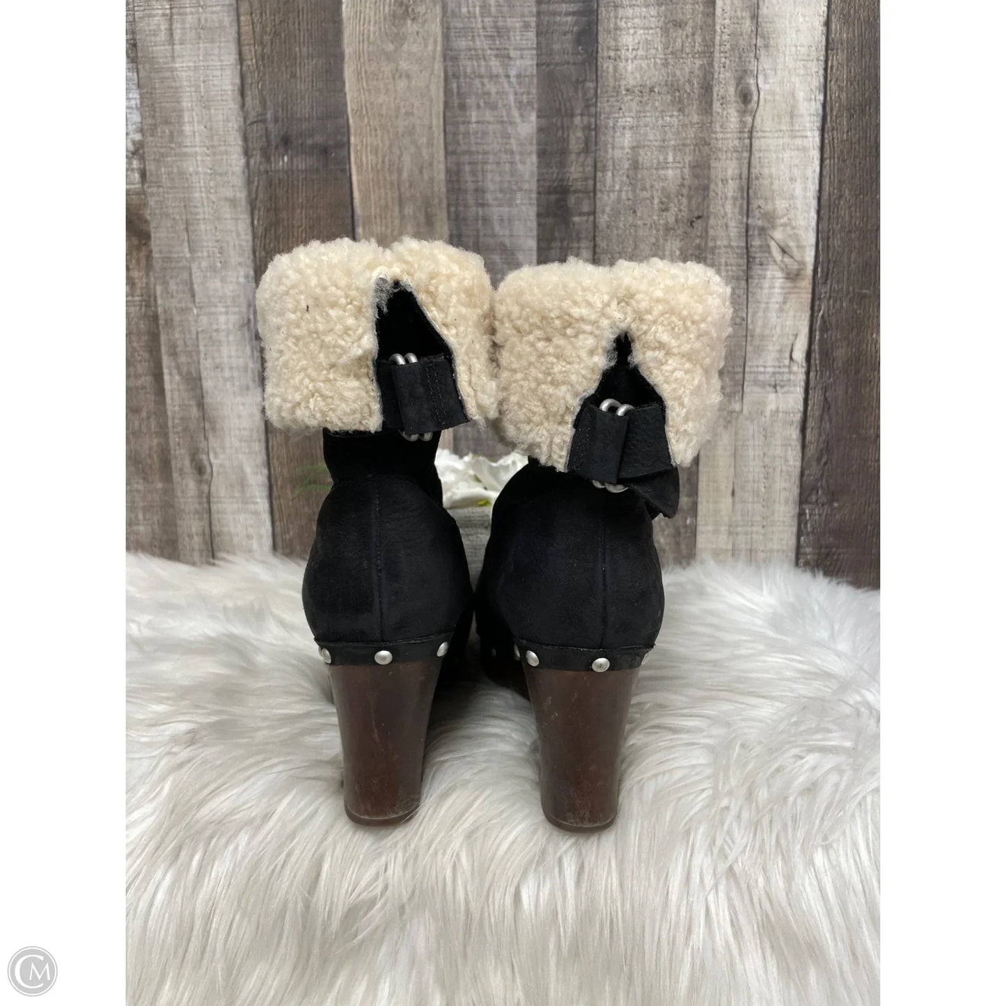 Boots Designer By Ugg In Black, Size: 8