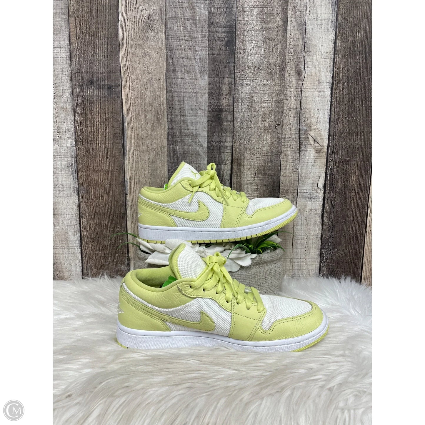 Shoes Luxury Designer By Jordan In Green, Size: 9