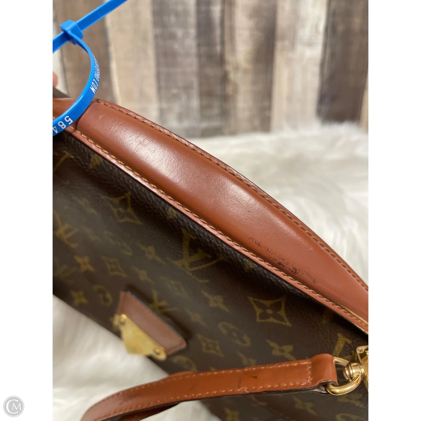 Handbag Luxury Designer By Louis Vuitton, Size: Medium