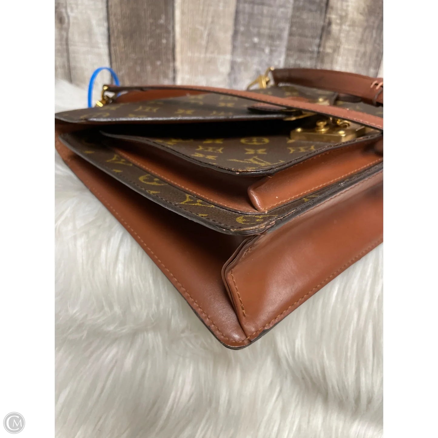 Handbag Luxury Designer By Louis Vuitton, Size: Medium