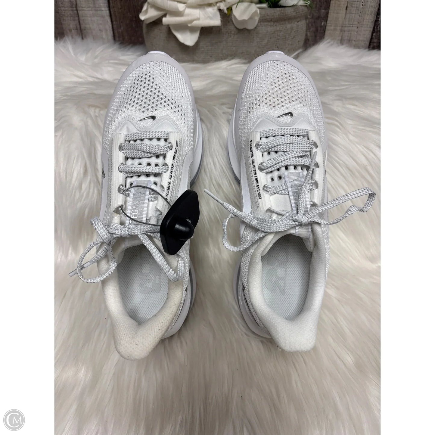 Shoes Athletic By Nike In Silver & White, Size: 9