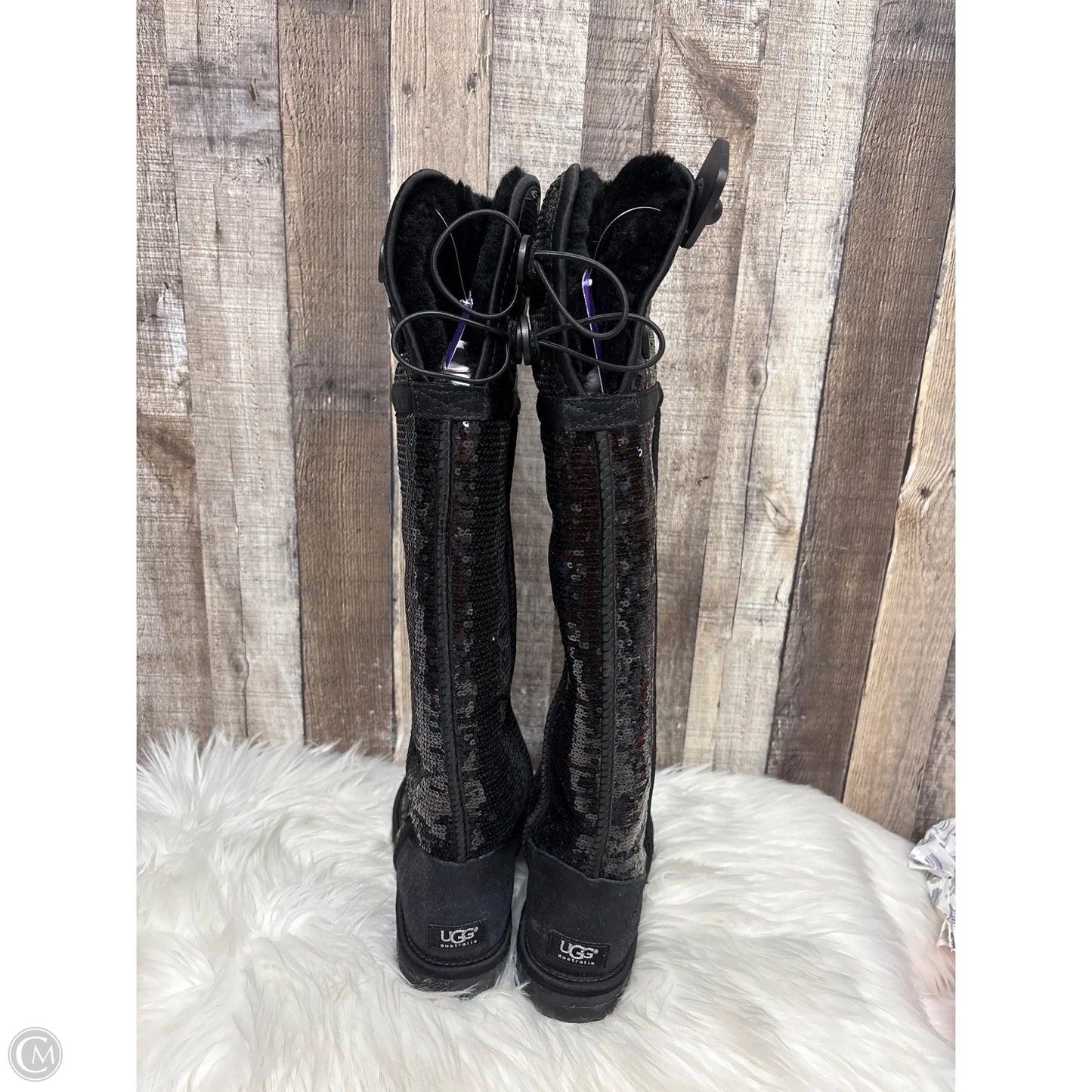 Boots Designer By Ugg In Black, Size: 8