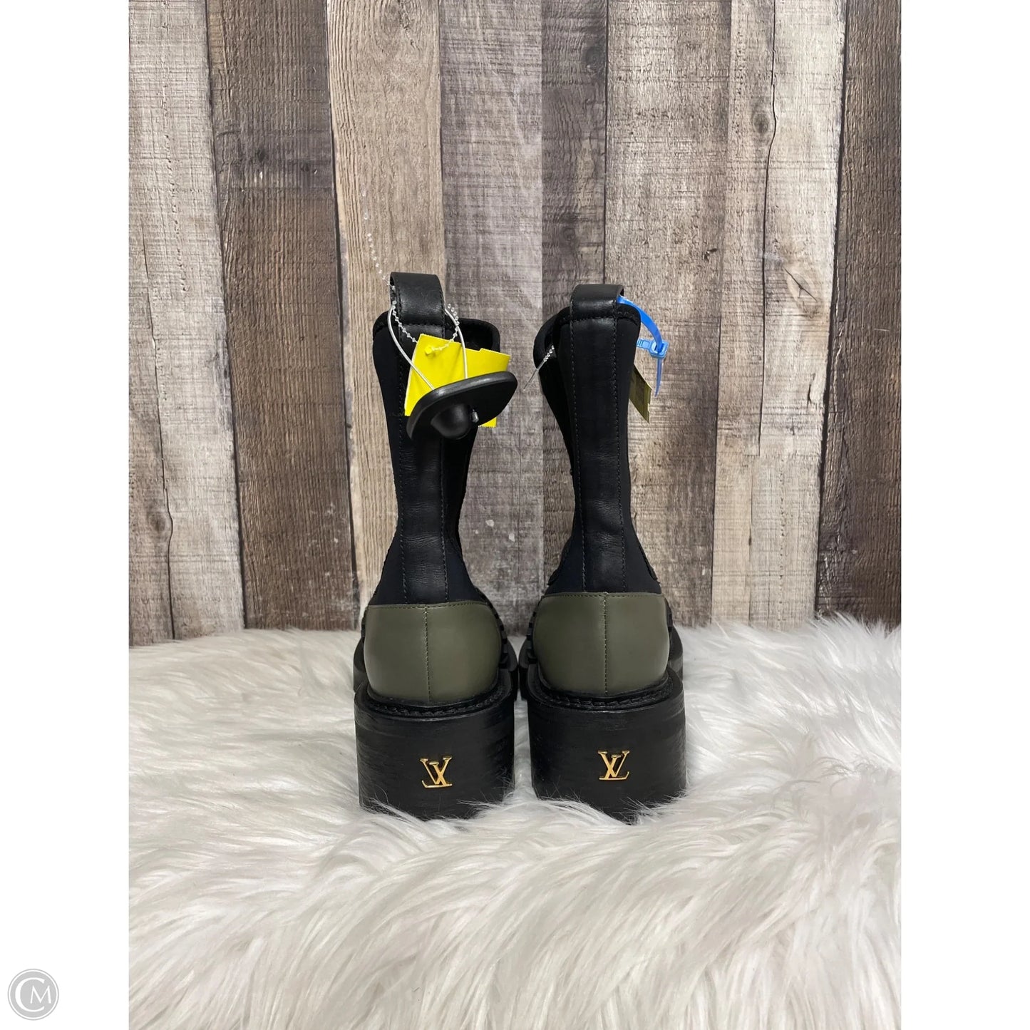 Boots Luxury Designer By Louis Vuitton In Green, Size: 8