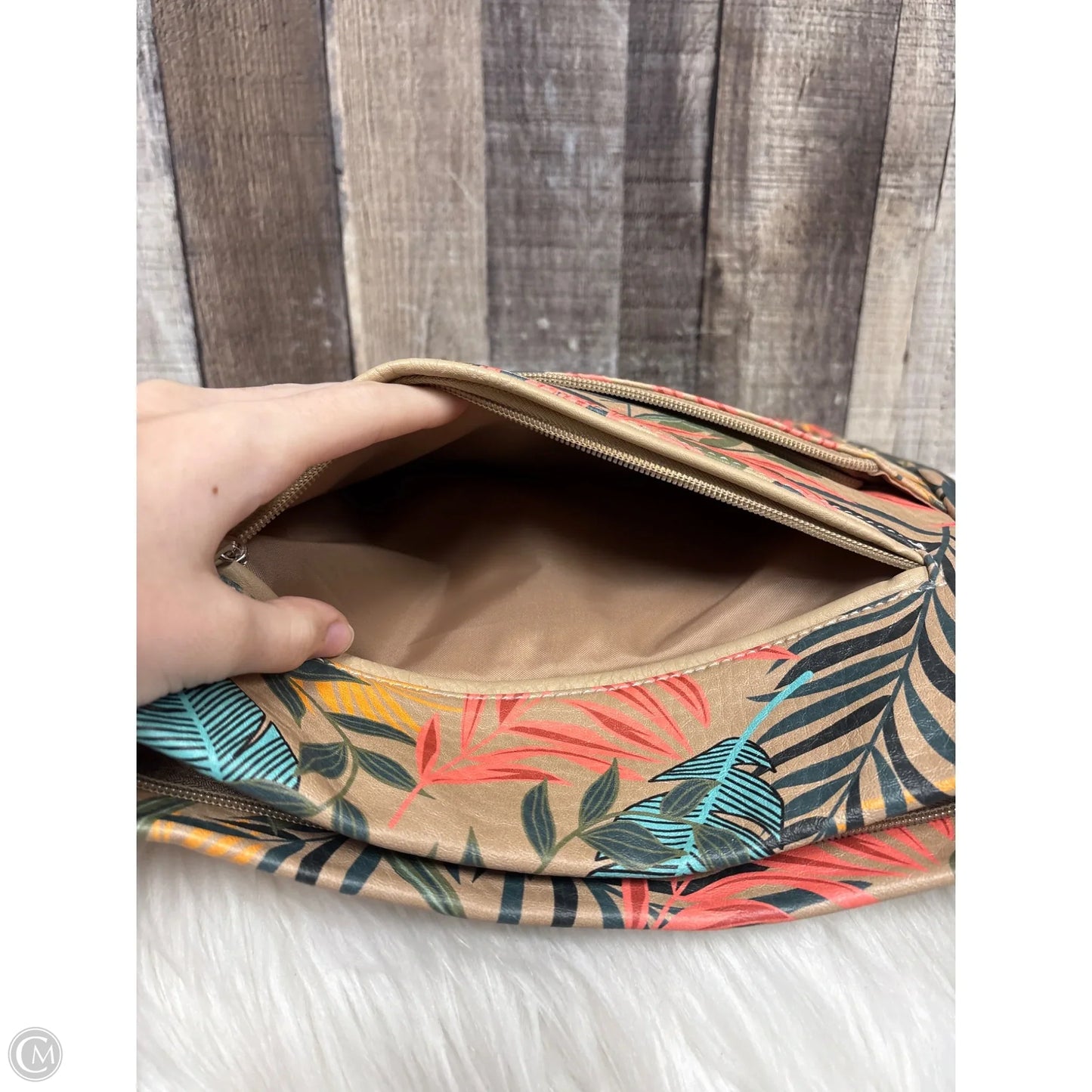 Crossbody By Cmc, Size: Medium
