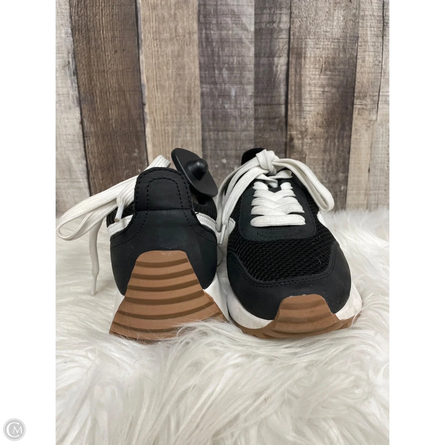 Shoes Sneakers By Dolce Vita In Black & White, Size: 5.5