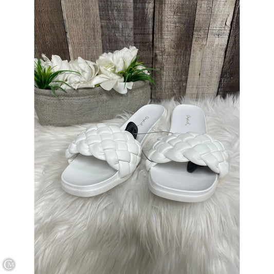 Sandals Flats By Qupid In White, Size: 10