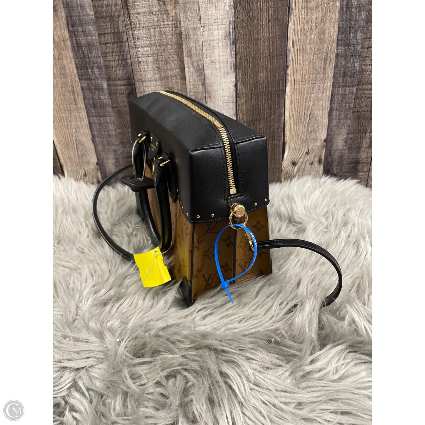 Handbag Luxury Designer By Louis Vuitton, Size: Medium