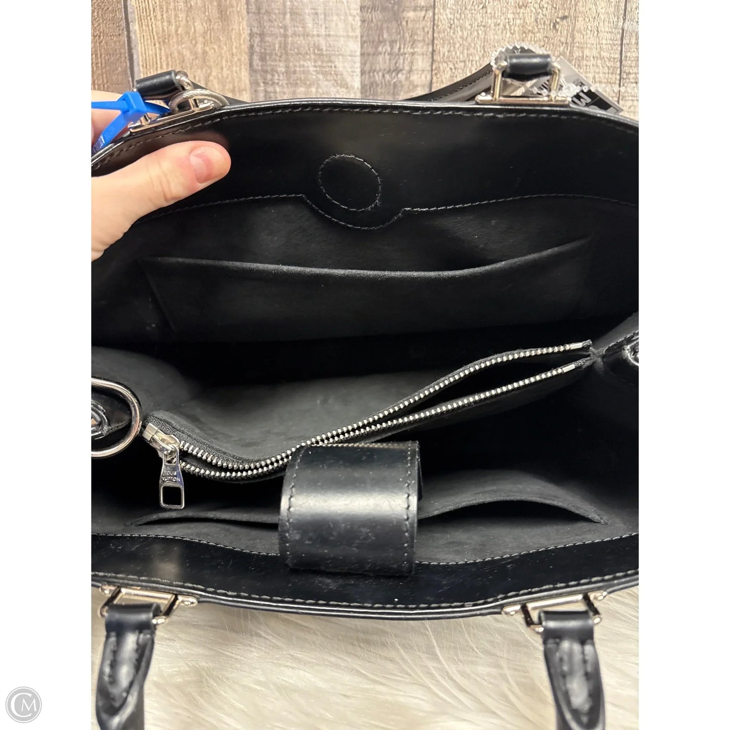 Handbag Luxury Designer By Louis Vuitton, Size: Large