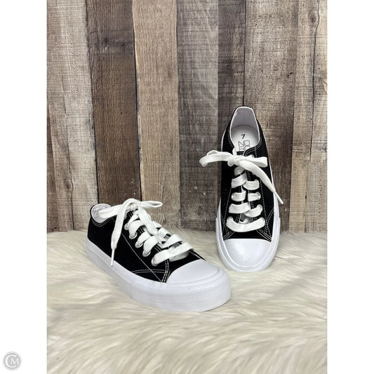 Shoes Sneakers By No Boundaries In Black & White, Size: 7