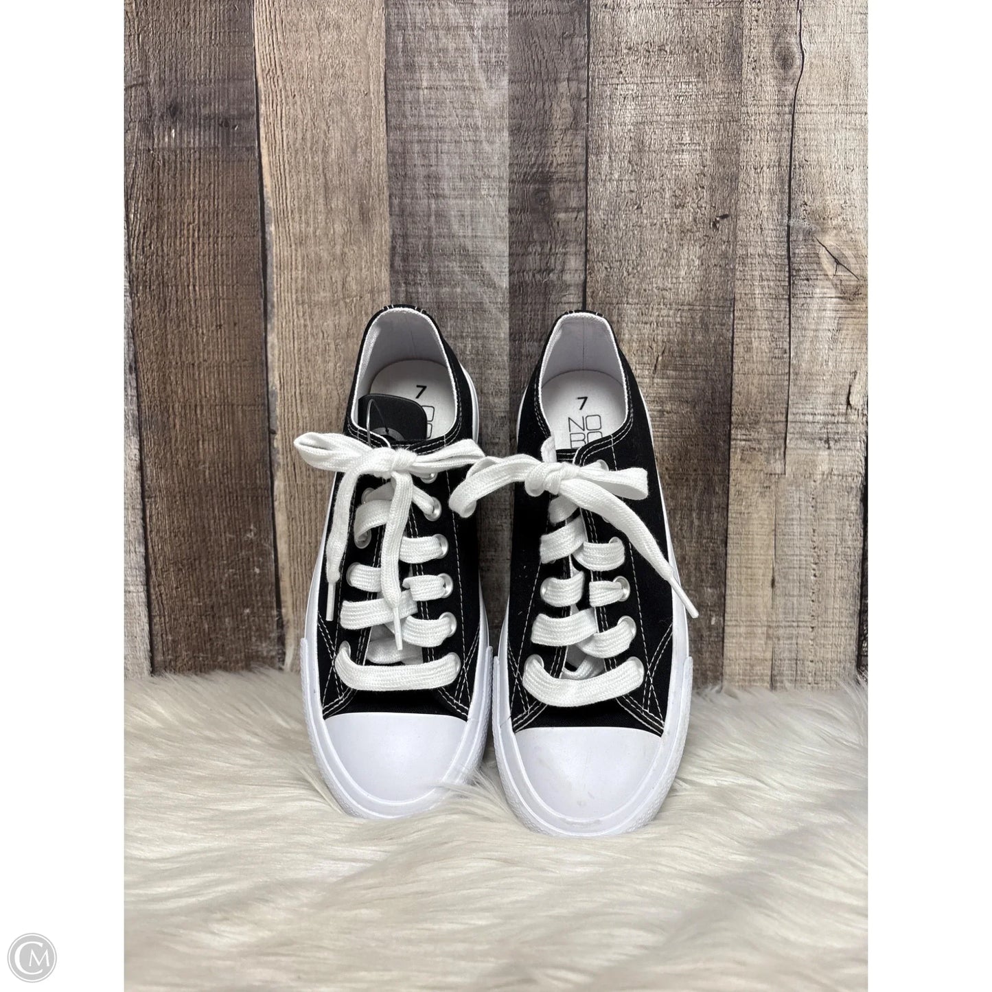 Shoes Sneakers By No Boundaries In Black & White, Size: 7