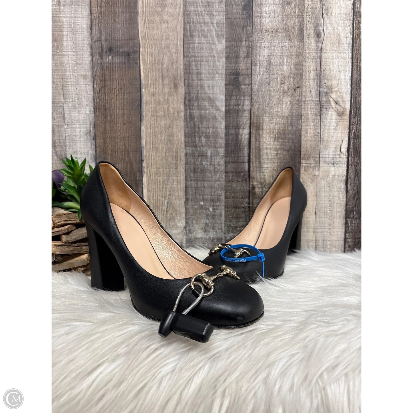 Shoes Luxury Designer By Gucci In Black, Size: 9.5