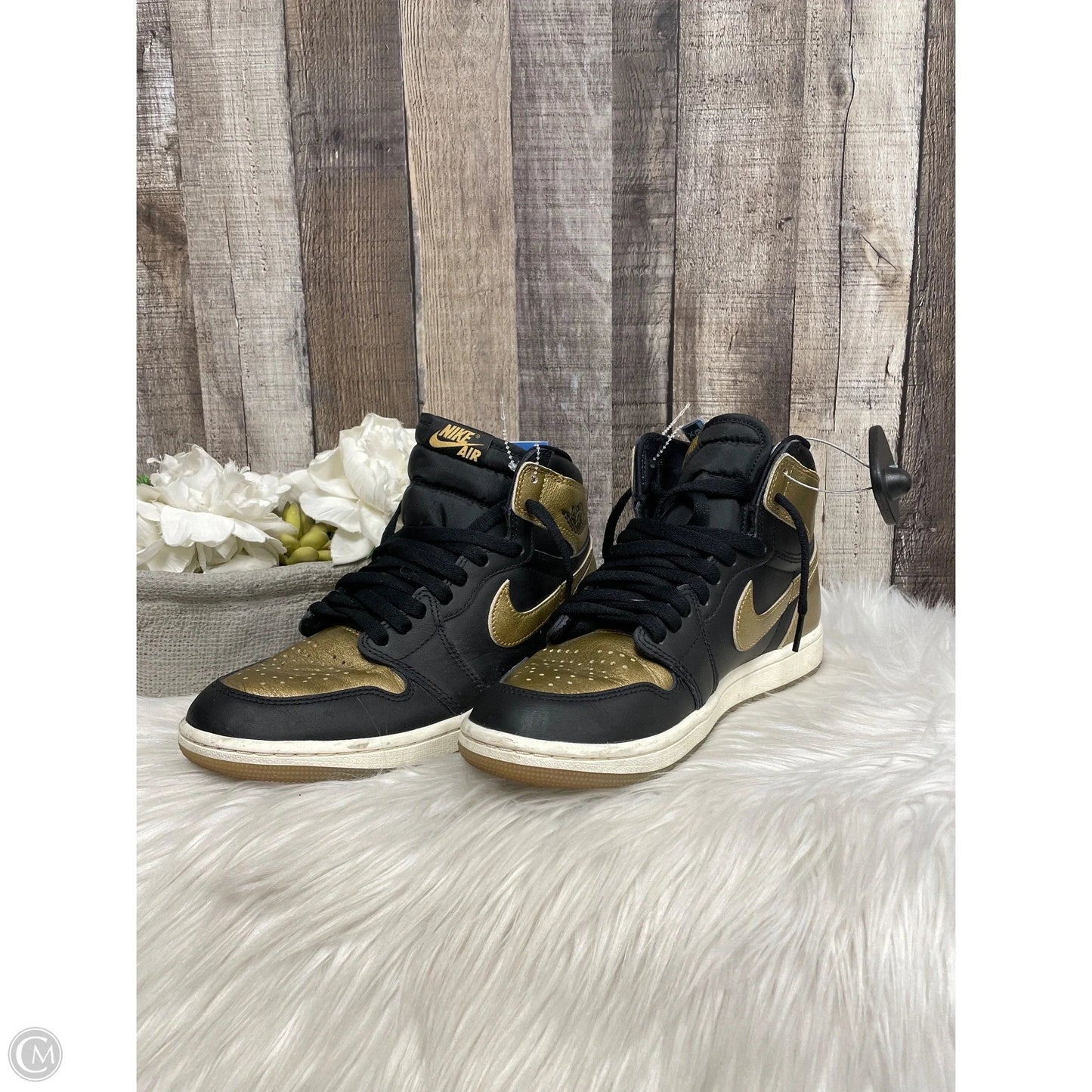 Shoes Athletic By Nike In Black & Gold, Size: 8