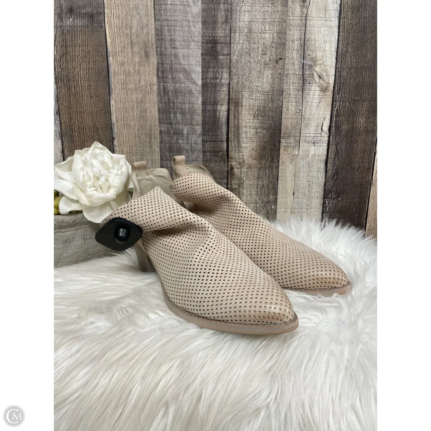 Boots Ankle Heels By Dolce Vita In Beige, Size: 11