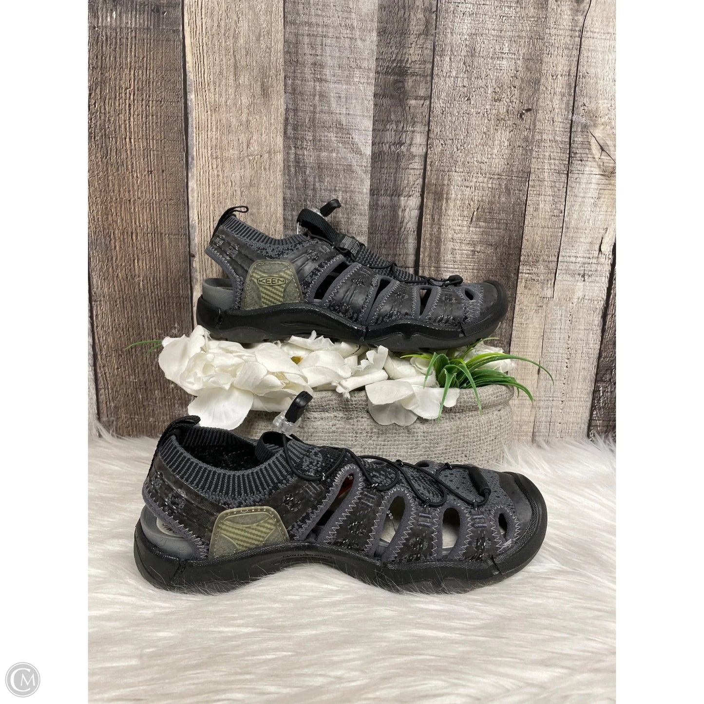 Shoes Flats By Keen In Grey, Size: 7