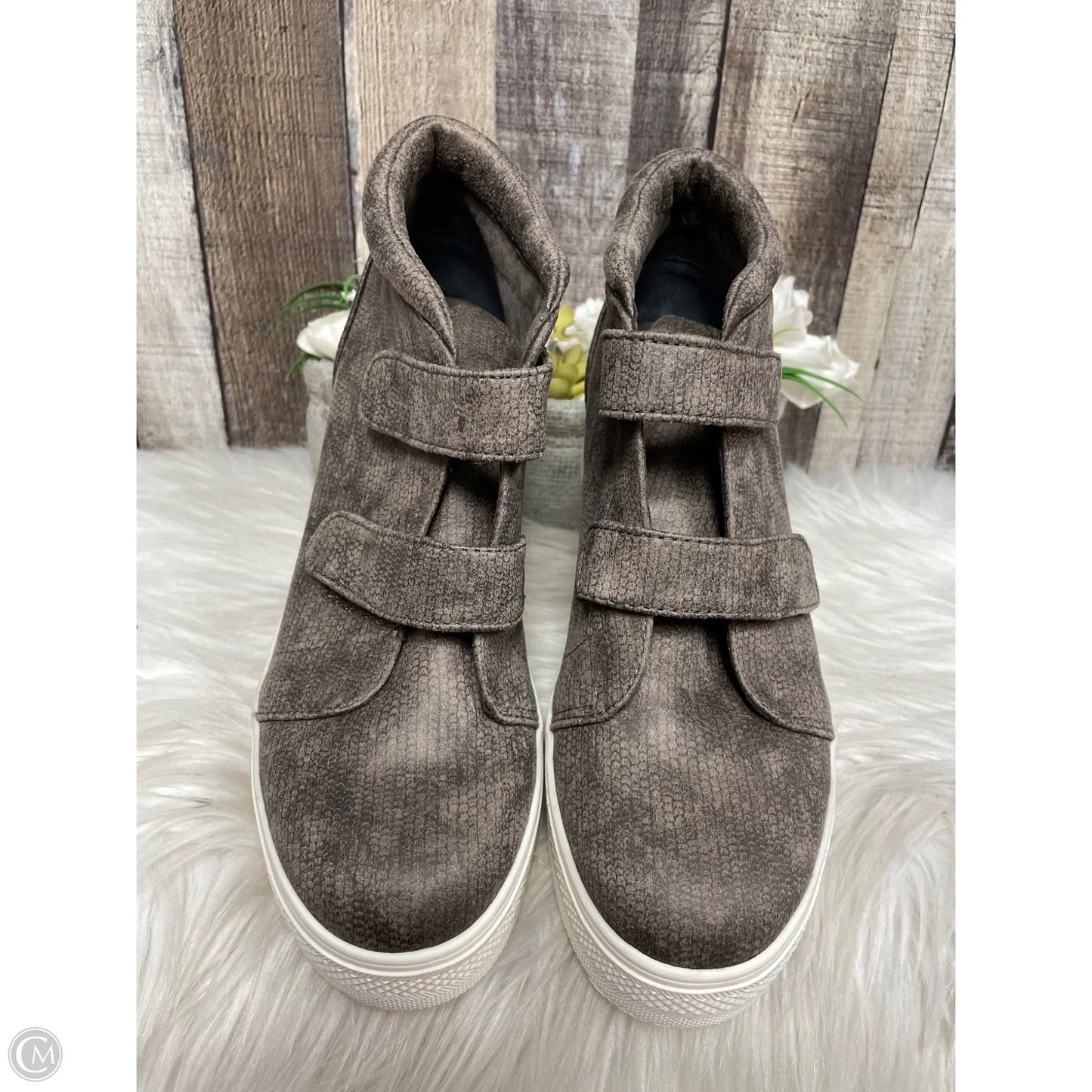 Boots Ankle Heels By Very G In Tan, Size: 10