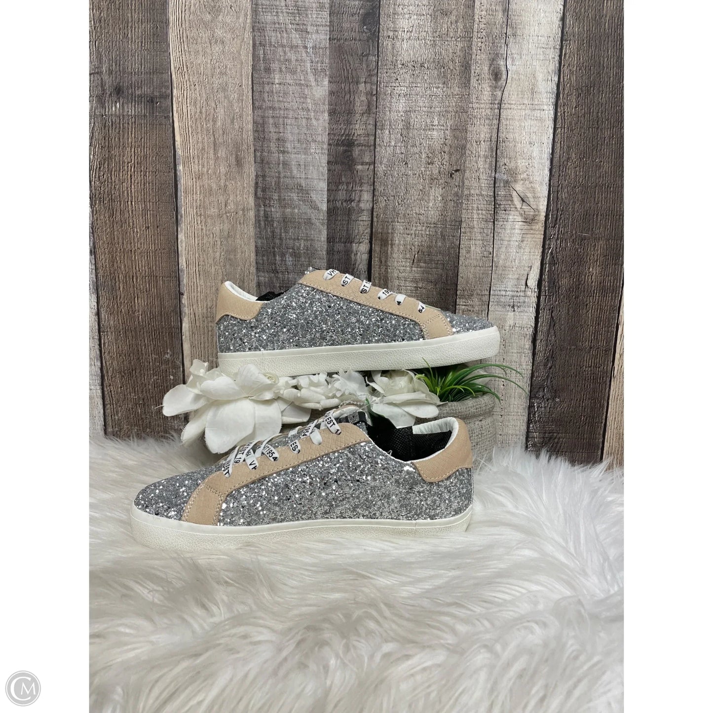 Shoes Sneakers By Vintage Havana In Silver, Size: 8.5