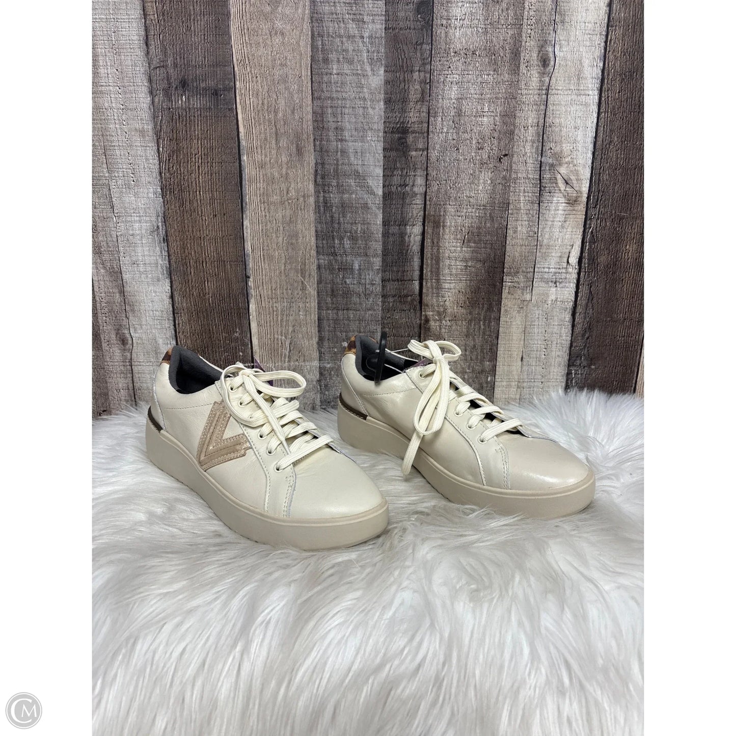 Shoes Sneakers By Vionic In Ivory, Size: 9