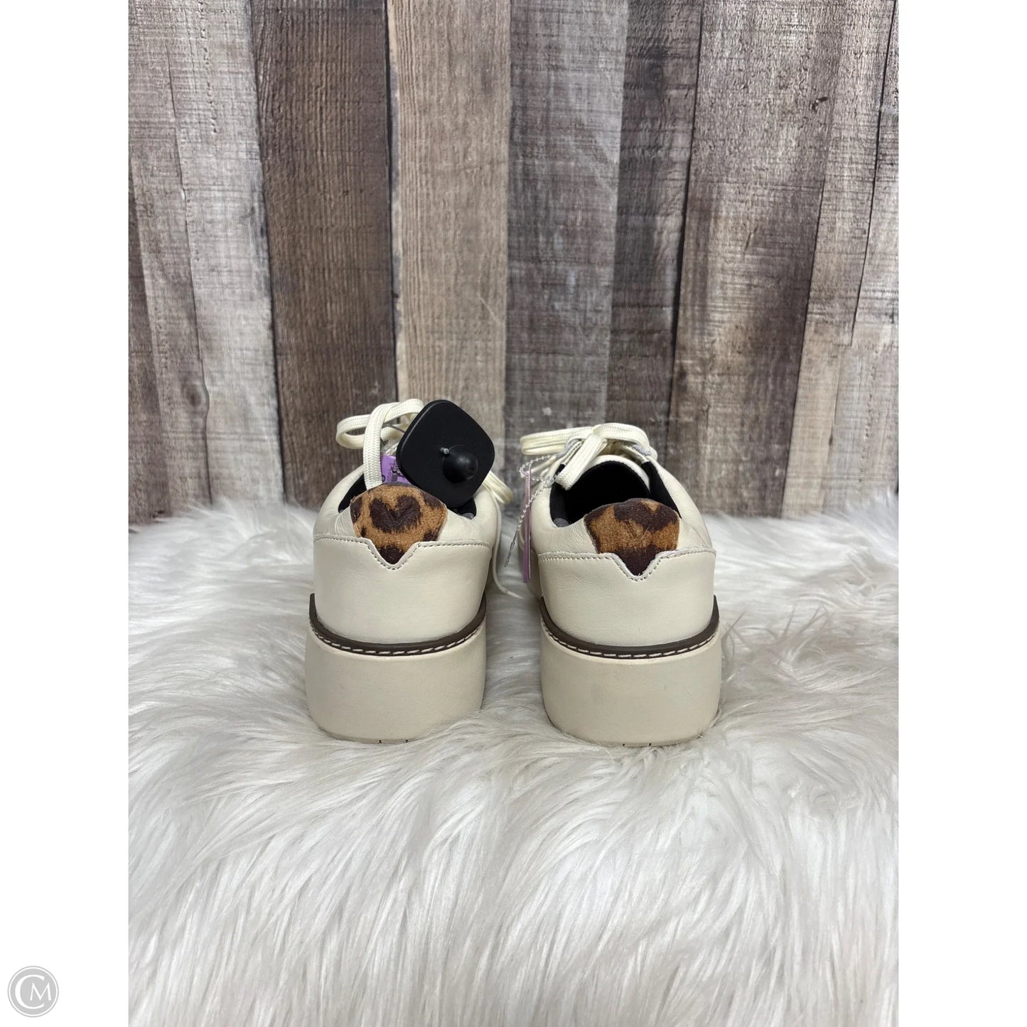 Shoes Sneakers By Vionic In Ivory, Size: 9