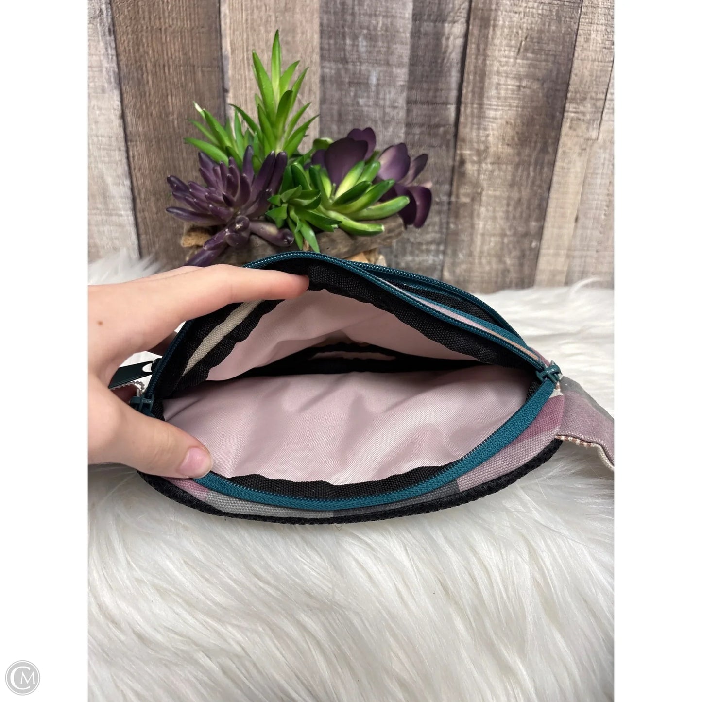 Belt Bag By Kavu, Size: Small