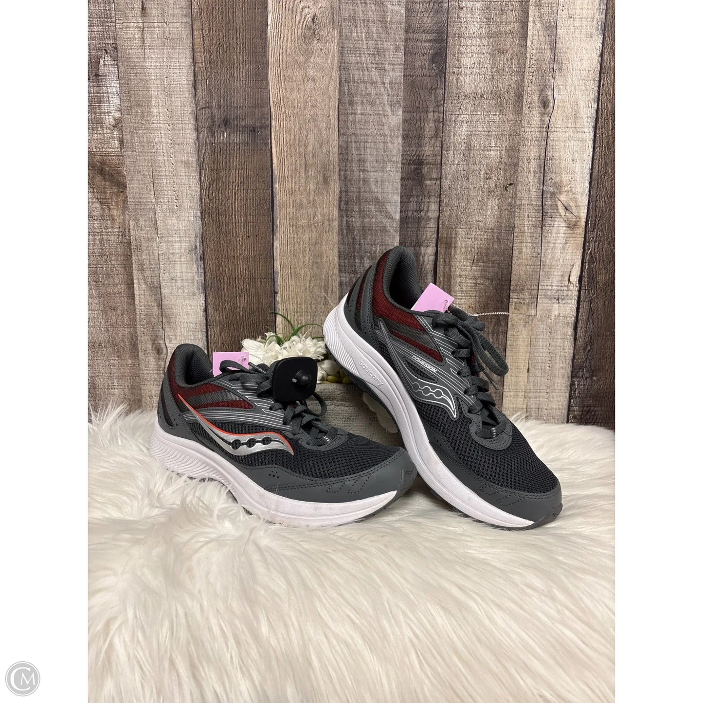 Shoes Flats By Saucony In Grey, Size: 9